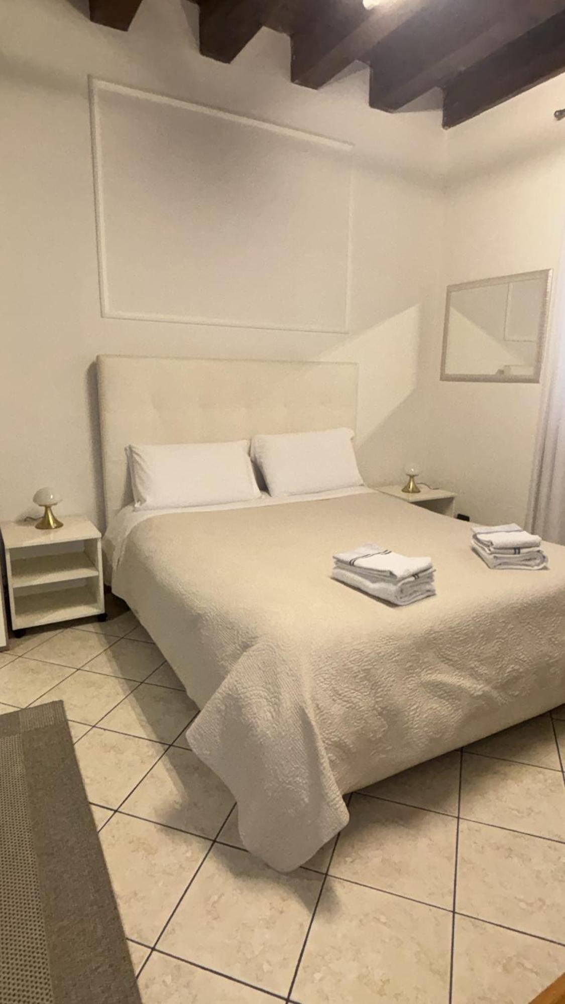 Monolocale In Piazza Isolo Lägenhet Verona Exteriör bild